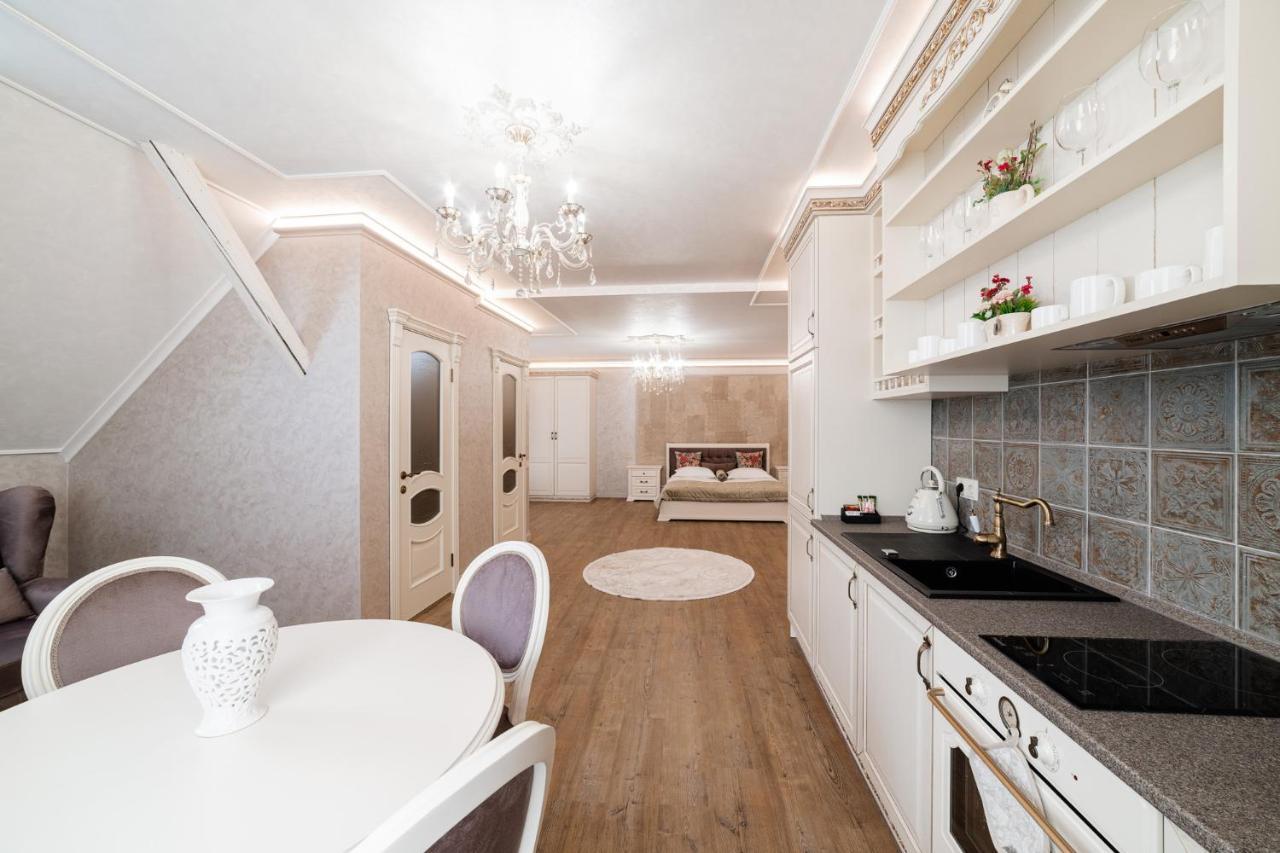 Vip Apartment On Duhnovicha Street .Free Parking. 우주고로트 외부 사진