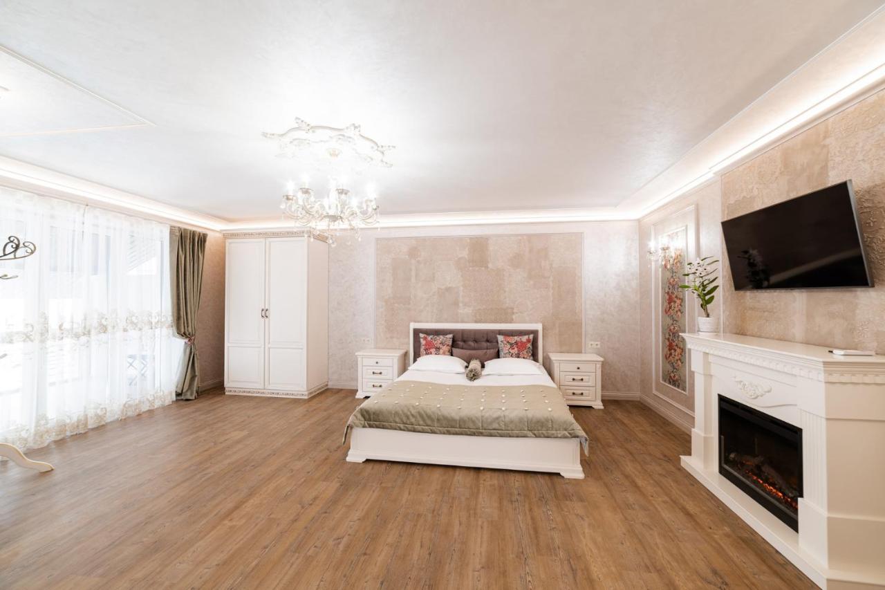 Vip Apartment On Duhnovicha Street .Free Parking. 우주고로트 외부 사진