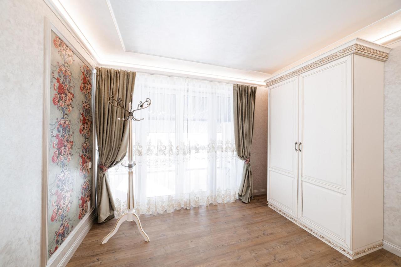Vip Apartment On Duhnovicha Street .Free Parking. 우주고로트 외부 사진