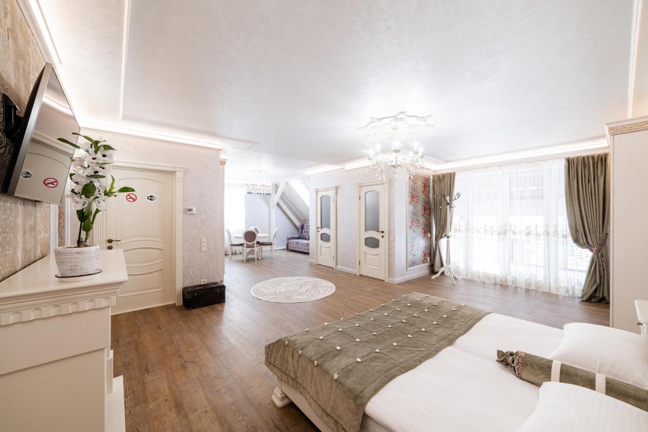 Vip Apartment On Duhnovicha Street .Free Parking. 우주고로트 외부 사진